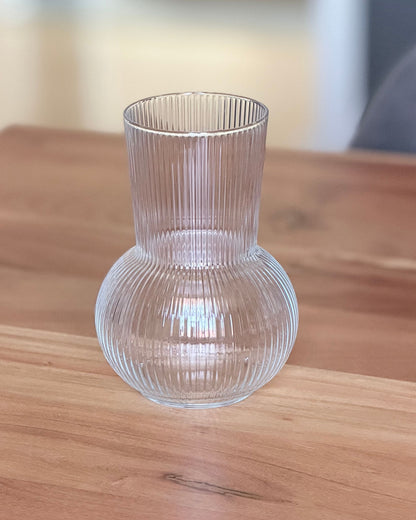 Glasvase Ova – Geriffelte Design-Vase aus Glas (17 cm)